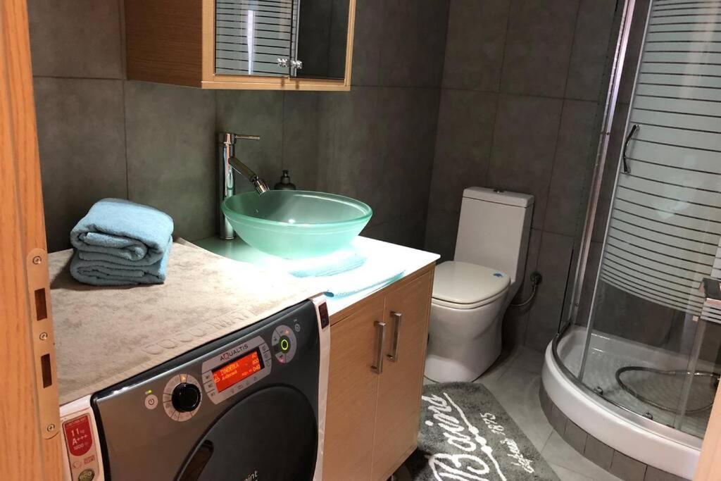 Hitech Appartment Amaliada Luaran gambar