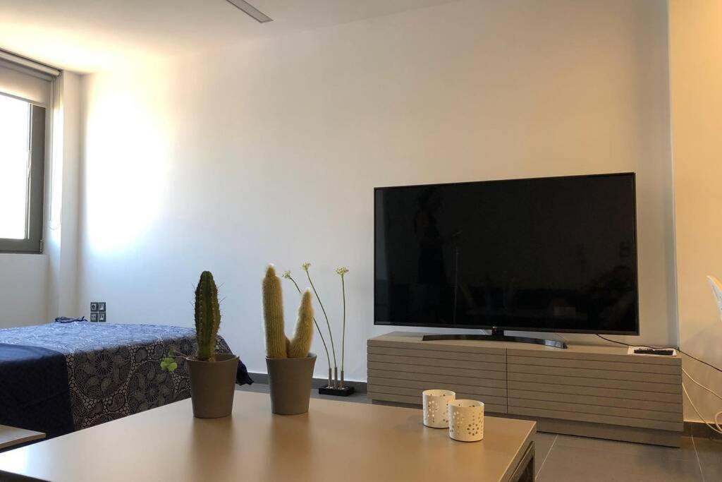 Hitech Appartment Amaliada Luaran gambar