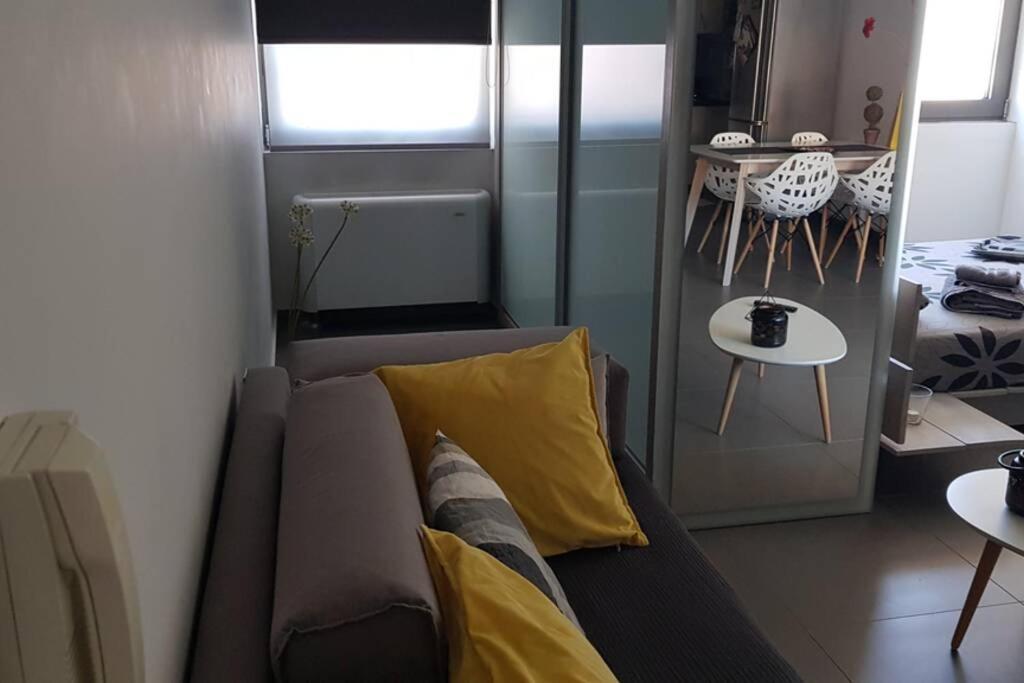 Hitech Appartment Amaliada Luaran gambar