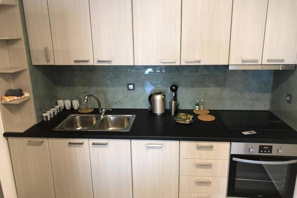 Hitech Appartment Amaliada Luaran gambar