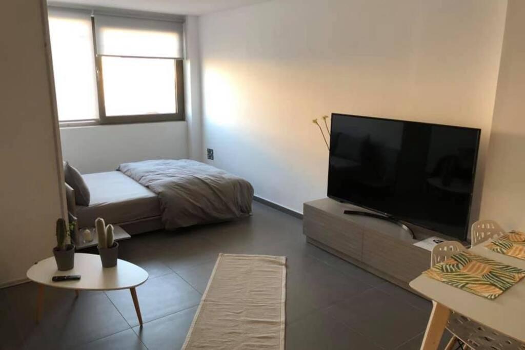 Hitech Appartment Amaliada Luaran gambar