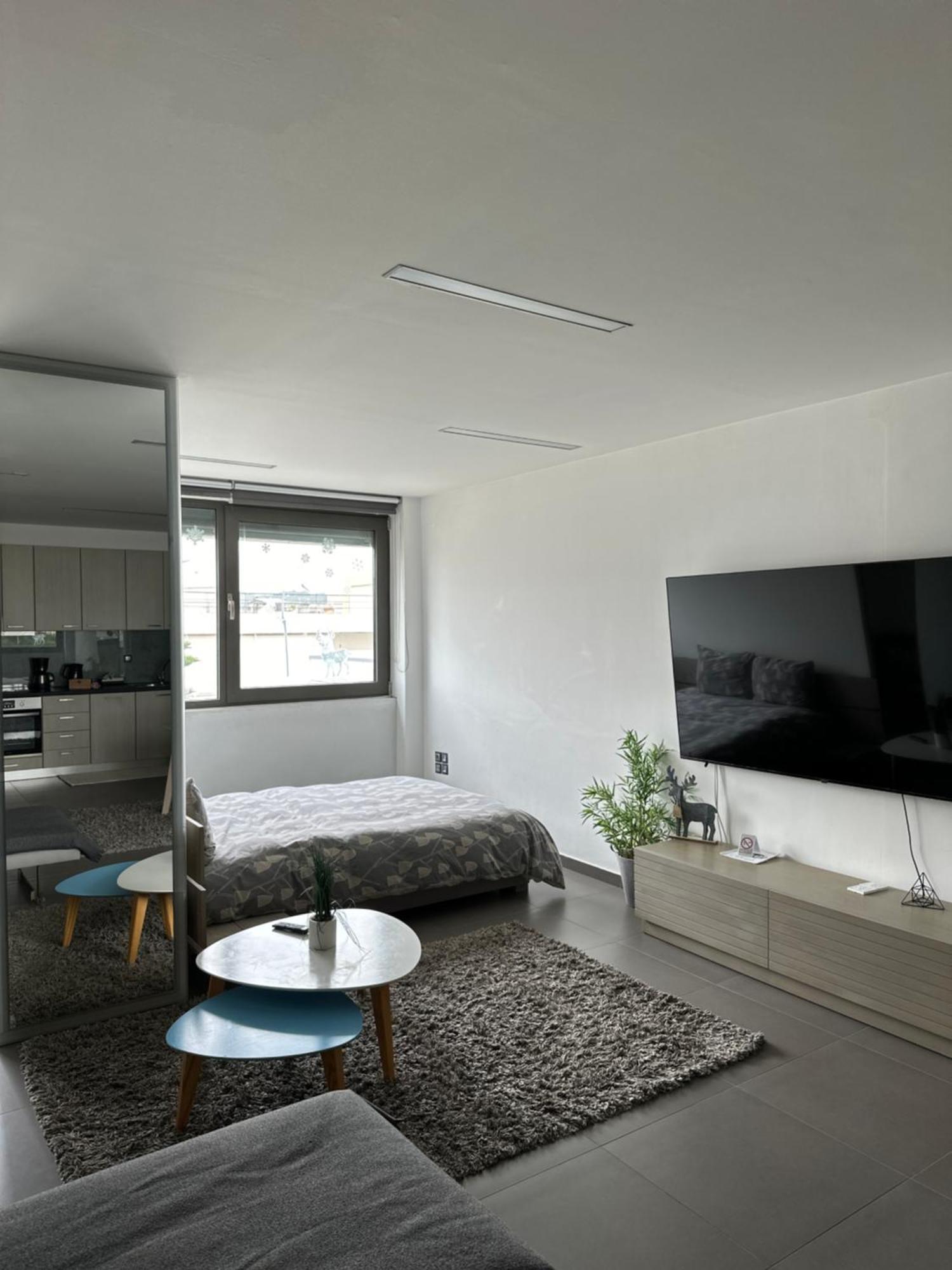 Hitech Appartment Amaliada Luaran gambar
